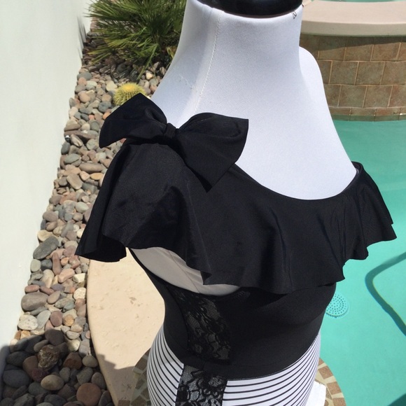 One Shoulder Swimsuit - Picture 3 of 6